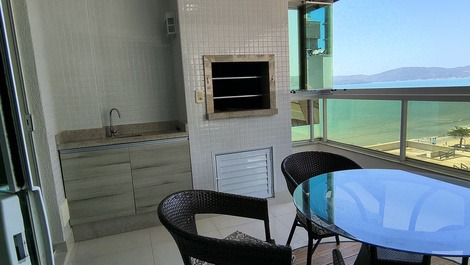 Sacada com churrasqueira