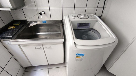 3 dormitórios com ar, quadra mar Meia Praia