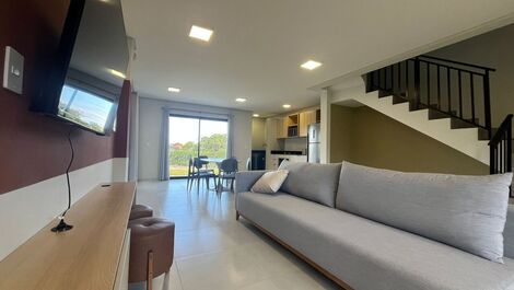 Casa en urbanización cerrada para alquiler vacacional en Praia do Rosa.