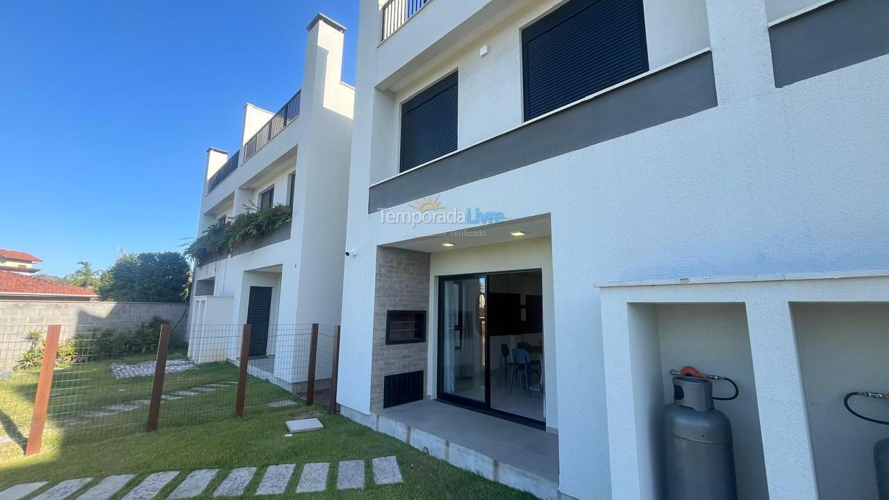Casa para alquiler de vacaciones em Imbituba (Praia da Rosa)