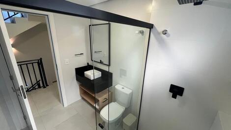 Casa en urbanización cerrada para alquiler vacacional en Praia do Rosa.