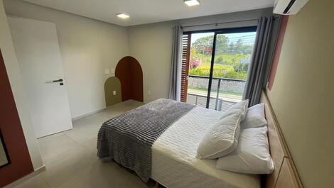 Casa em Condomínio para Aluguel de Temporada na Praia do Rosa