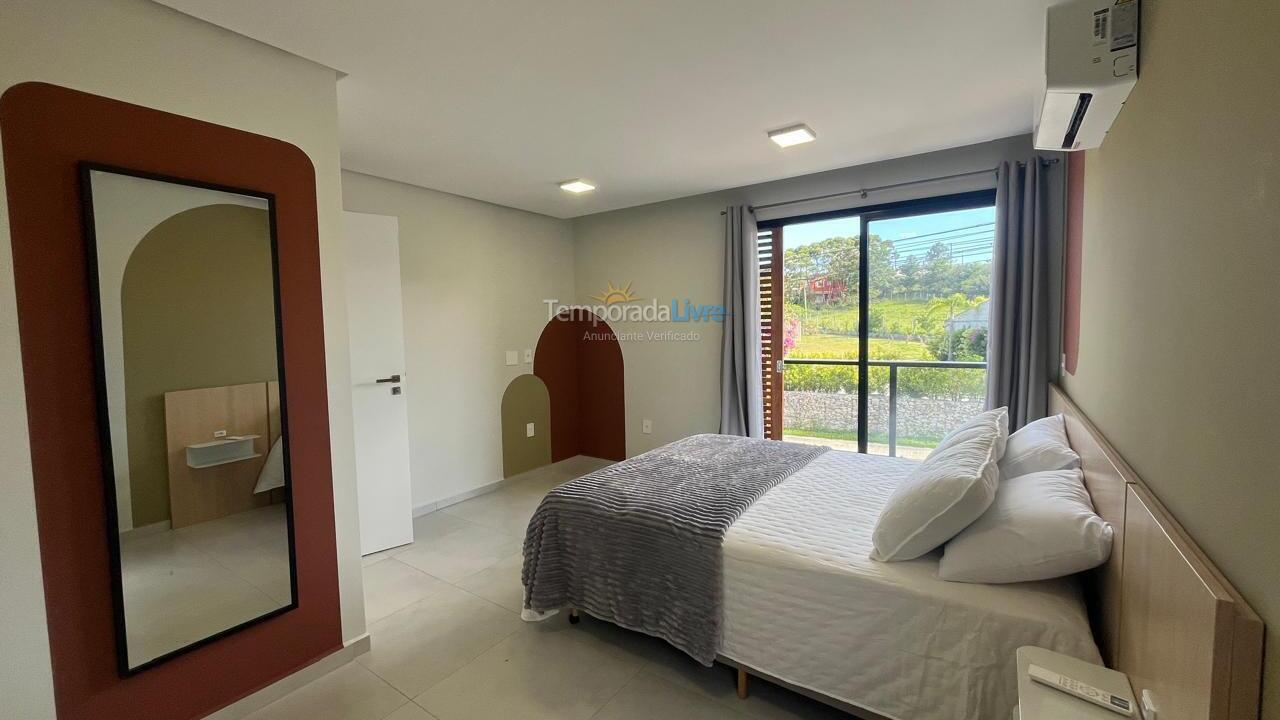 Casa para aluguel de temporada em Imbituba (Praia do Rosa)