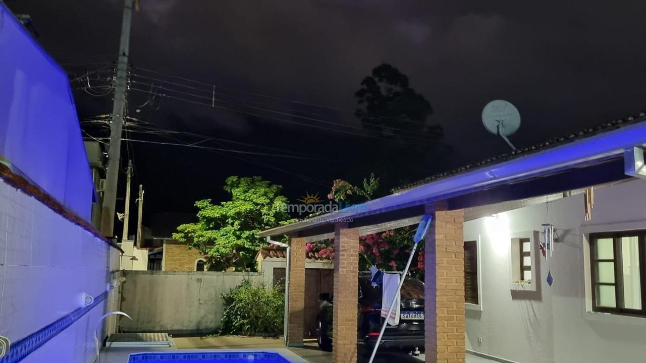 Casa para alquiler de vacaciones em Caraguatatuba (Massaguaçu)