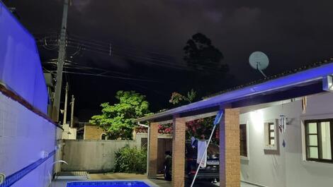 Casa en excelente ubicación, situada entre el mar y la montaña.