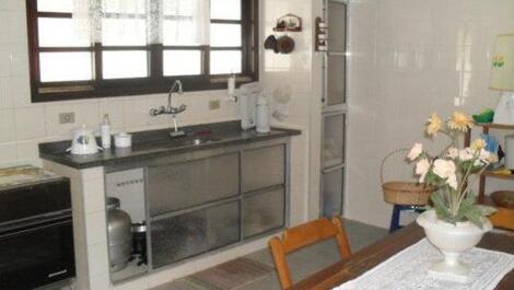 Casa en excelente ubicación, situada entre el mar y la montaña.