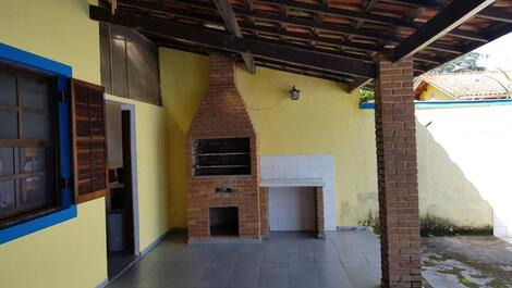 Casa en excelente ubicación, situada entre el mar y la montaña.