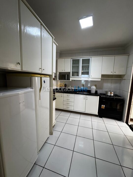 Apartamento para aluguel de temporada em Itapema (Meia Praia)