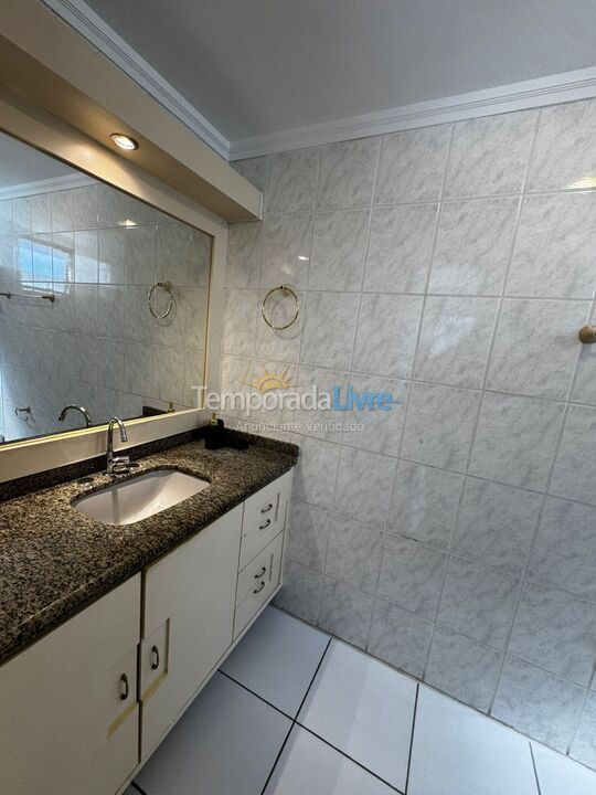 Apartamento para aluguel de temporada em Itapema (Meia Praia)