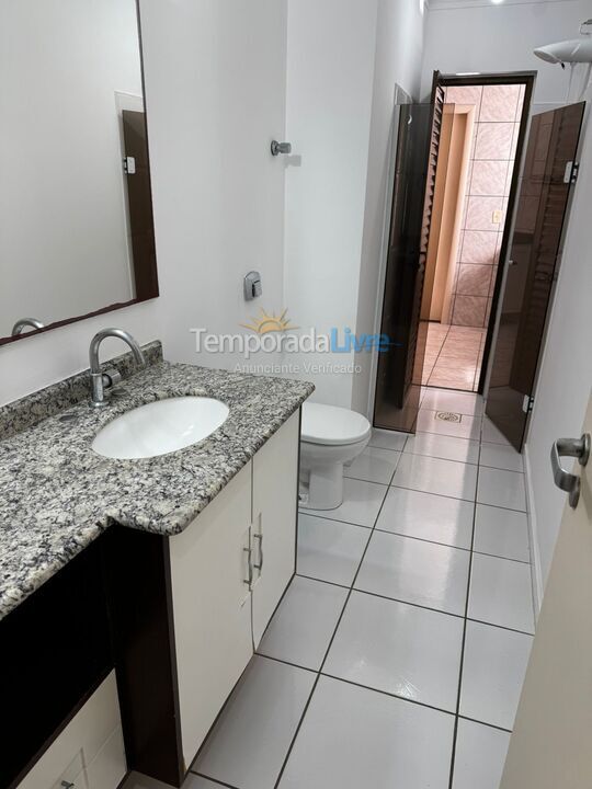 Apartamento para aluguel de temporada em Itapema (Meia Praia)