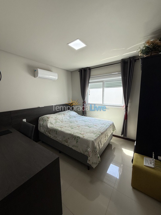 Apartamento para alquiler de vacaciones em Governador Celso Ramos (Praia de Palmas)