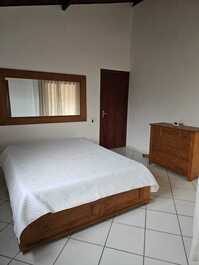 Total 3 quartos andar de cima e 1 térreo 