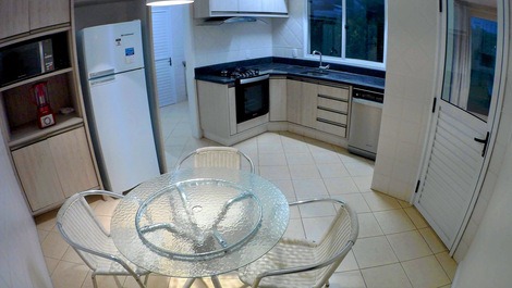 House in Jurere Internacional with pool, 4 blocks from the beach.