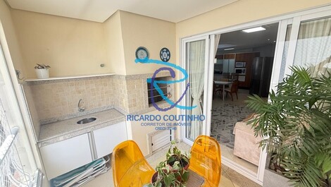 Sacada fechada com churrasqueira a carvão