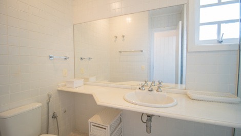 7 suítes Piscina privativa Espaço para famílias grandes