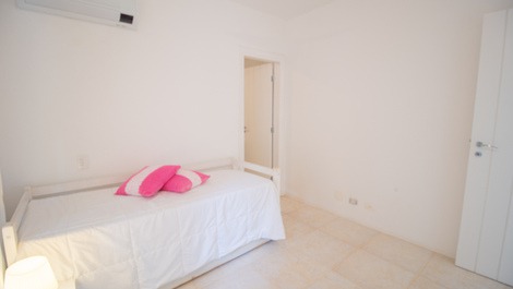 7 suítes Piscina privativa Espaço para famílias grandes