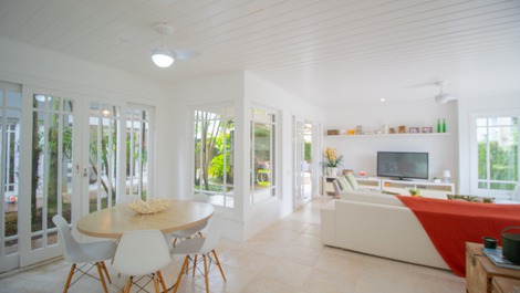 7 suítes Piscina privativa Espaço para famílias grandes