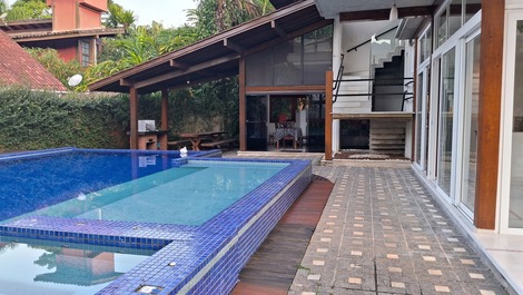 Casa Praia da Baleia, 4 suites, Piscina, Excelente Ambiente Familiar