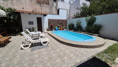 Casa grande con piscina en el centro – hasta 40 personas