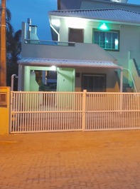HOUSE ON MARISCAL BEACH - BOMBINHAS - SANTA CATARINA