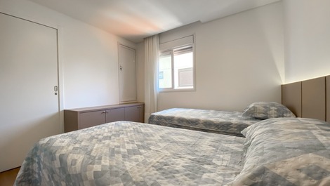 Ap 2 suítes para 6, pertinho da praia – localização excelente