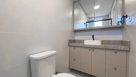 Ap 2 suítes para 6, pertinho da praia – localização excelente