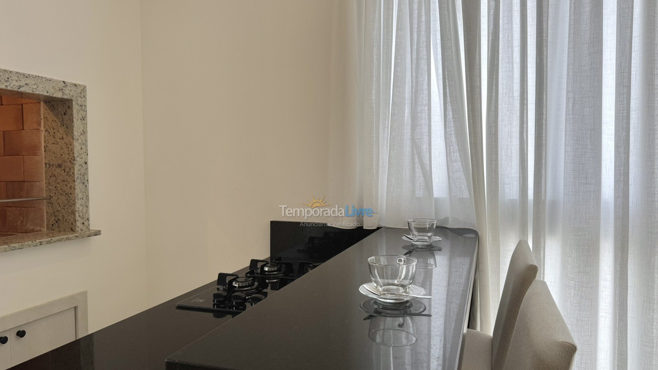 Apartamento para aluguel de temporada em Bombinhas (Praia de Bombas)