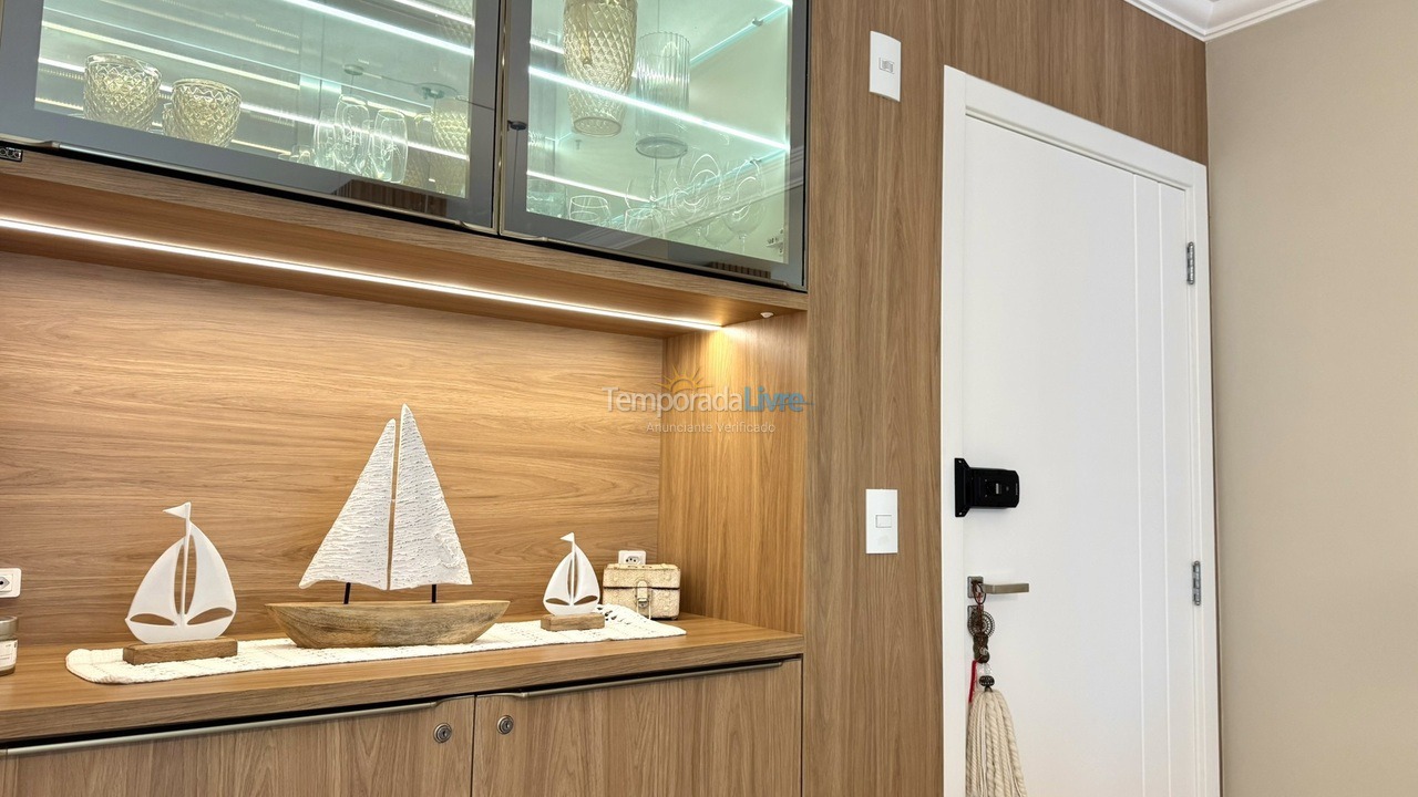 Apartamento para aluguel de temporada em Bombinhas (Praia de Bombas)