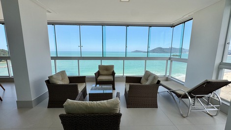 Luxo Frente-Mar na Av. Atlântica • 4 Suítes • Vista Total da Orla