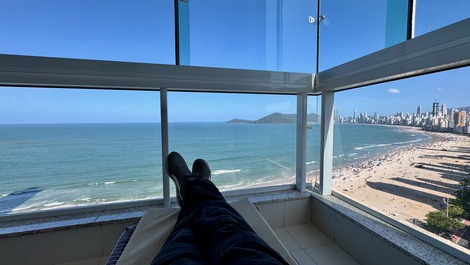 Luxo Frente-Mar na Av. Atlântica • 4 Suítes • Vista Total da Orla