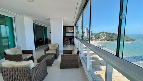 Luxo Frente-Mar na Av. Atlântica • 4 Suítes • Vista Total da Orla