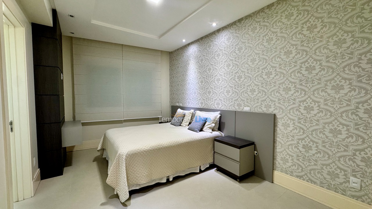 Apartamento para aluguel de temporada em Balneário Camboriú (Praia Central)