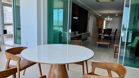 Luxo Frente-Mar na Av. Atlântica • 4 Suítes • Vista Total da Orla