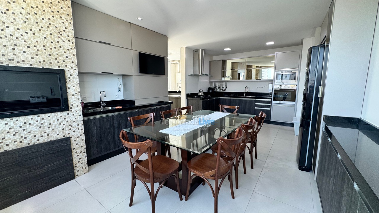 Apartamento para aluguel de temporada em Balneário Camboriú (Praia Central)