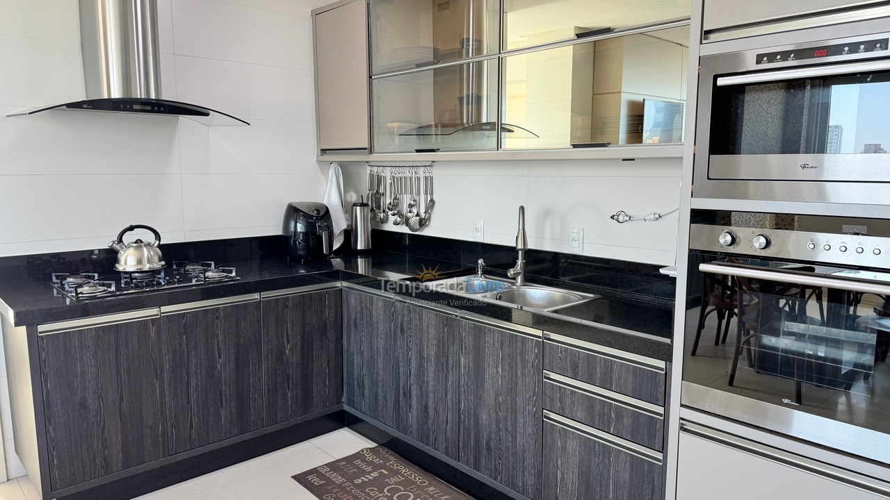 Apartamento para aluguel de temporada em Balneário Camboriú (Praia Central)