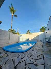Vacation rental in Guarujá – Complete house 350m from Pernambuco Beach