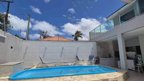 Vacation rental in Guarujá – Complete house 350m from Pernambuco Beach