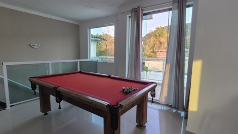 Vacation rental in Guarujá – Complete house 350m from Pernambuco Beach