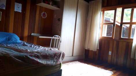 Cozy Country House - Downtown