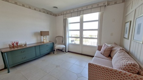 Hotel resort em Jurerê Internacional pé na areia!