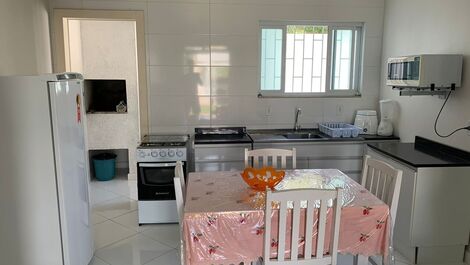 One-bedroom apartment just 600m from the sea.