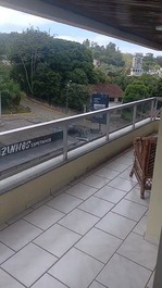 Apartamento todo reformado a 50 metros da praia