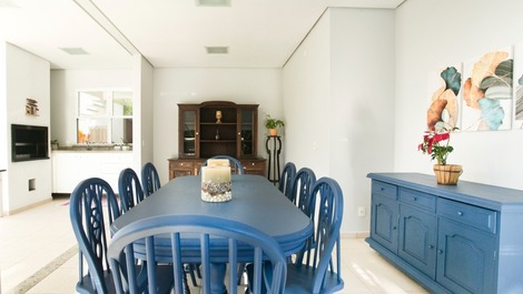 Casa com 6 quartos e piscina em Jurerê Internacional