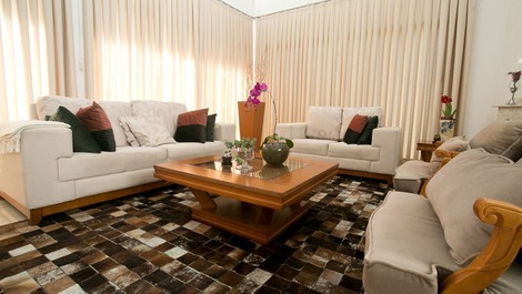 Casa com 6 quartos e piscina em Jurerê Internacional