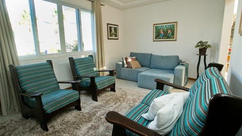 Casa com 6 quartos e piscina em Jurerê Internacional