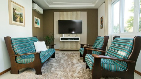 Casa com 6 quartos e piscina em Jurerê Internacional