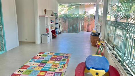 Beautiful house available for New Year's Eve.