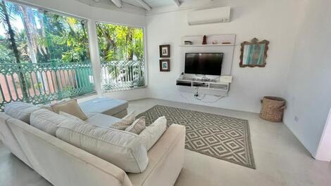 Beautiful house available for New Year's Eve.