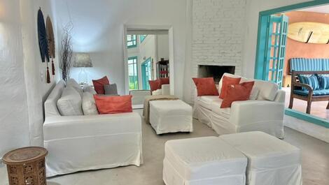 Beautiful house available for New Year's Eve.