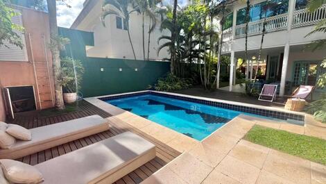 Beautiful house available for New Year's Eve.